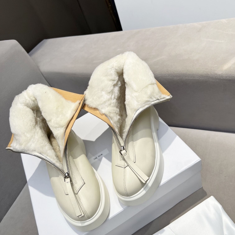 The R0w boots